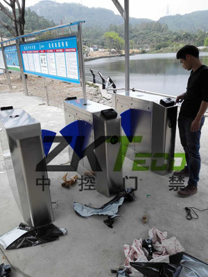 中控門禁公司在天河區(qū)安裝指紋翼閘、輥閘